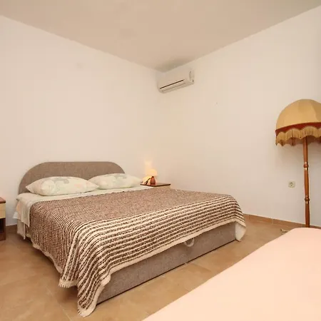 Apartman With Parking Space - 6792 *