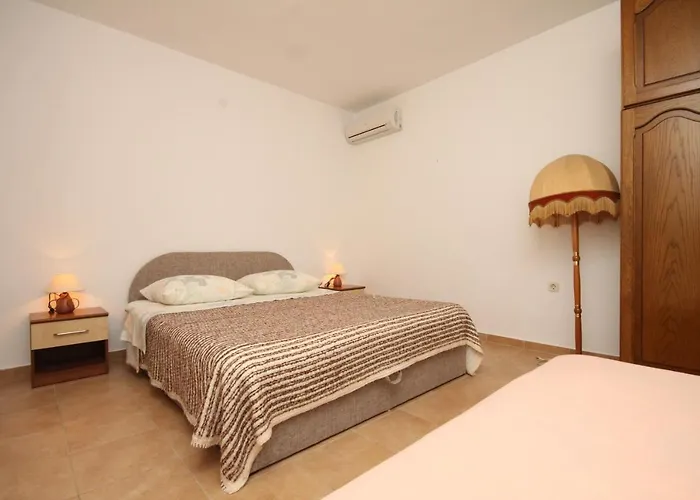 Apartman With Parking Space - 6792 *